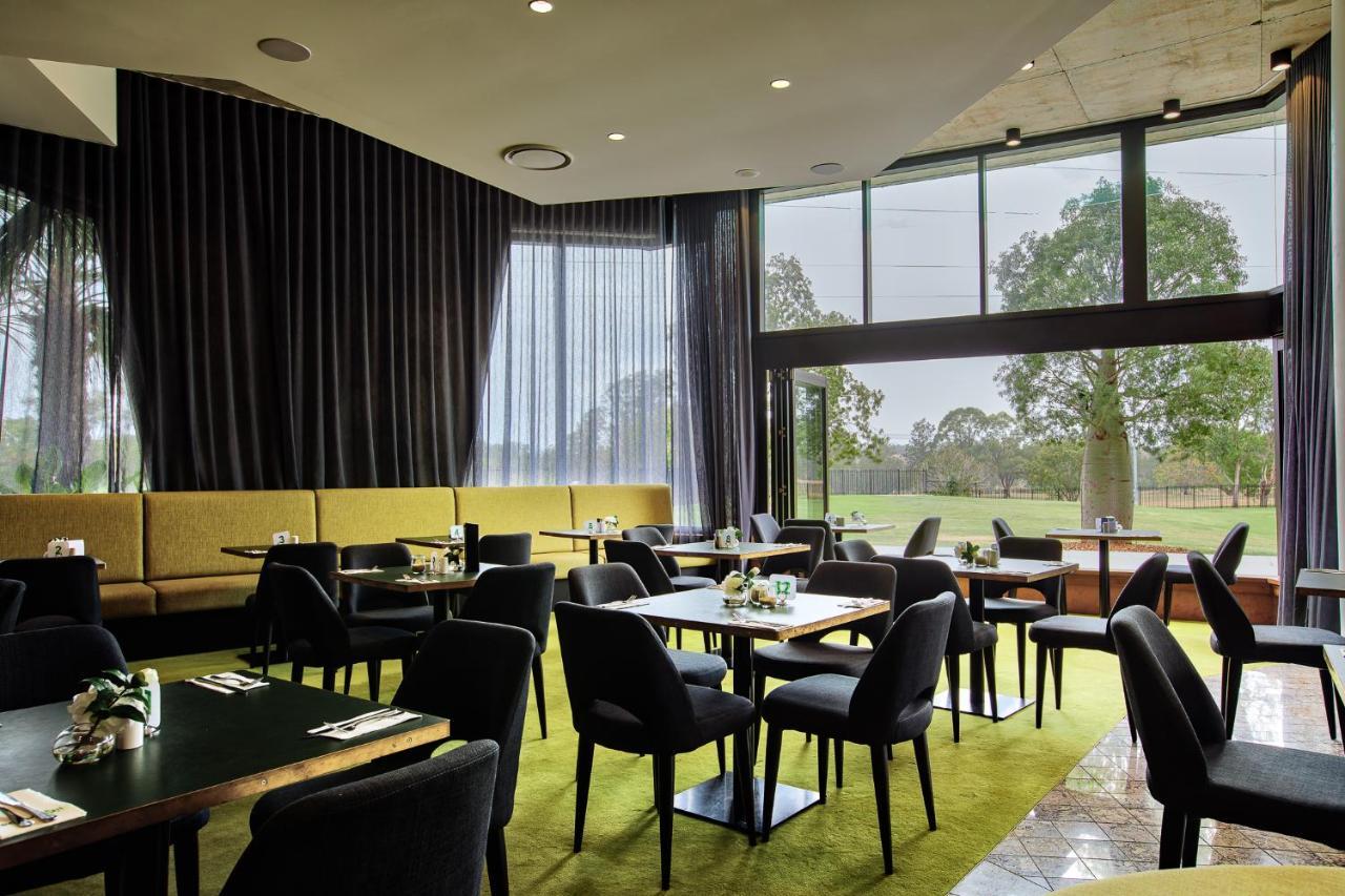 Eatons Hill Hotel Brisbane Extérieur photo